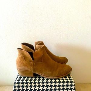 Tan suede Dolce Vita boots